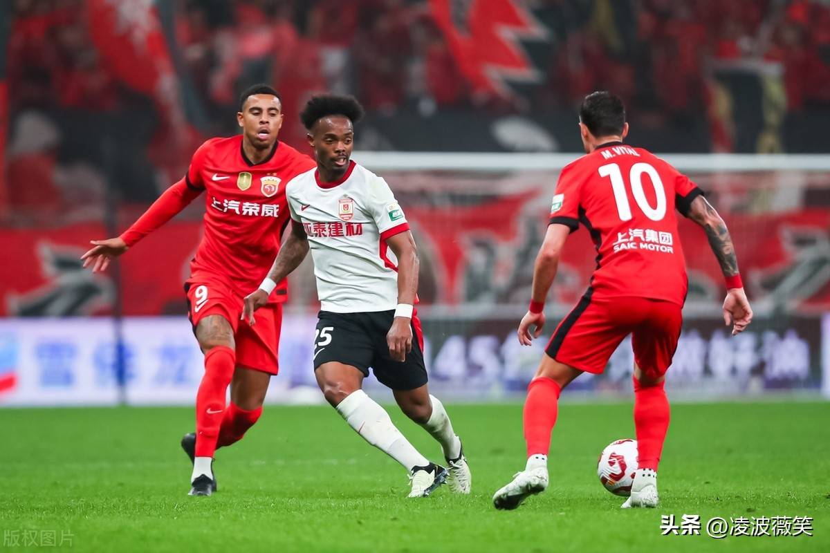 包含客场作战球队遭遇黑马队伍，惨遭痛失三分的词条