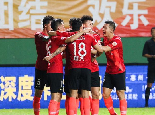 逆境中展现团队实力，士气高涨领先对手