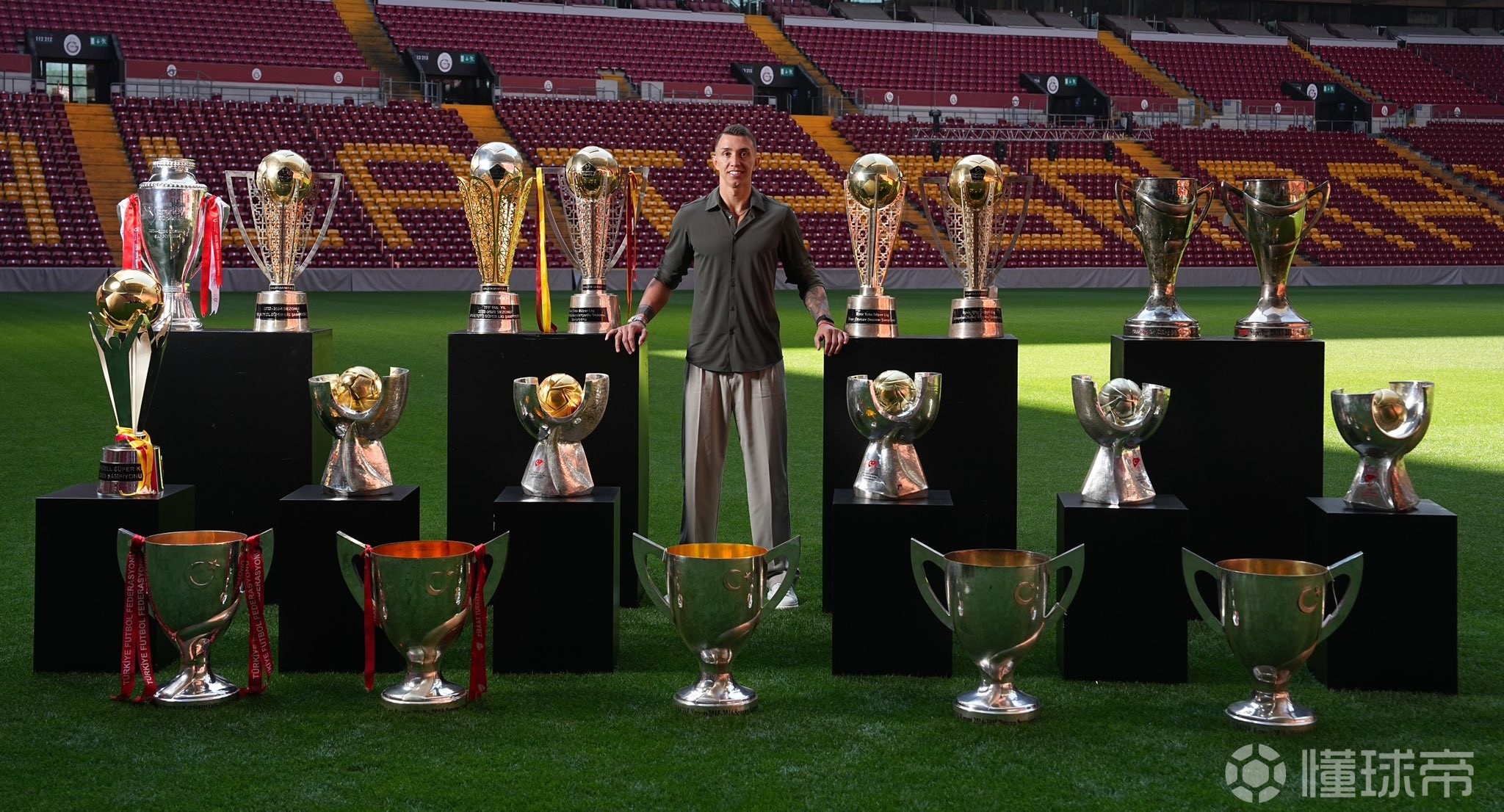 加拉塔萨雷大胜，轻松晋级淘汰赛的简单介绍