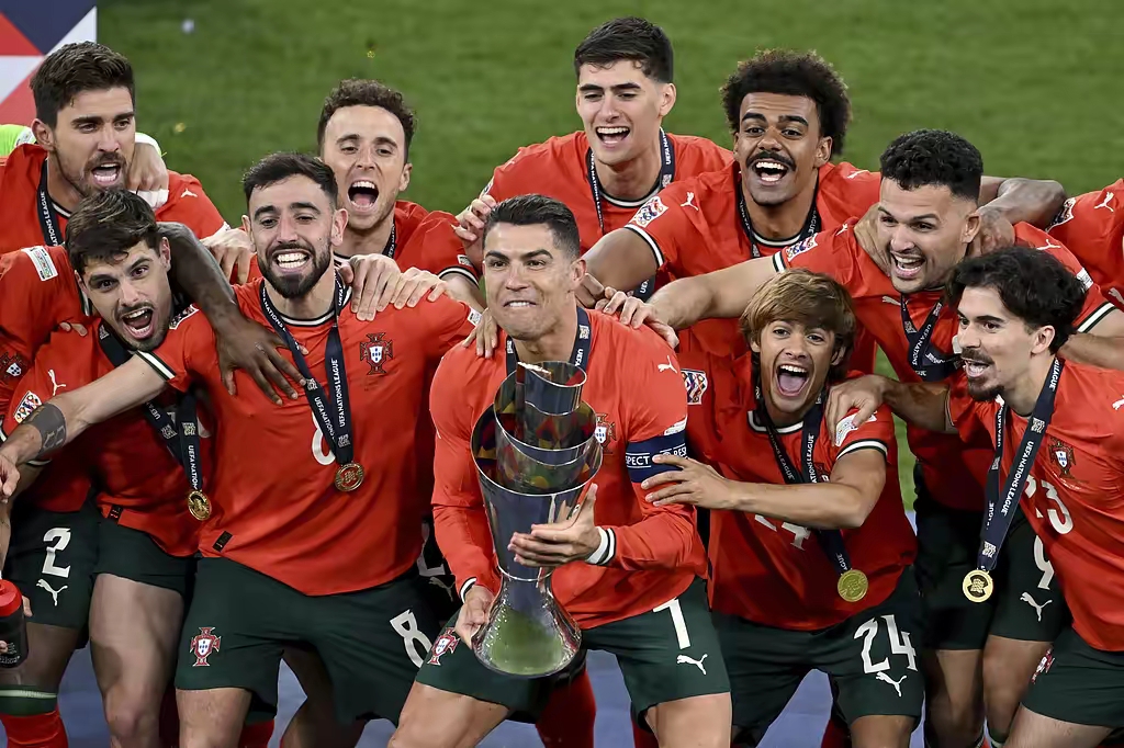 包含期待对决：葡萄牙队将与墨西哥队展开友谊赛角逐的词条