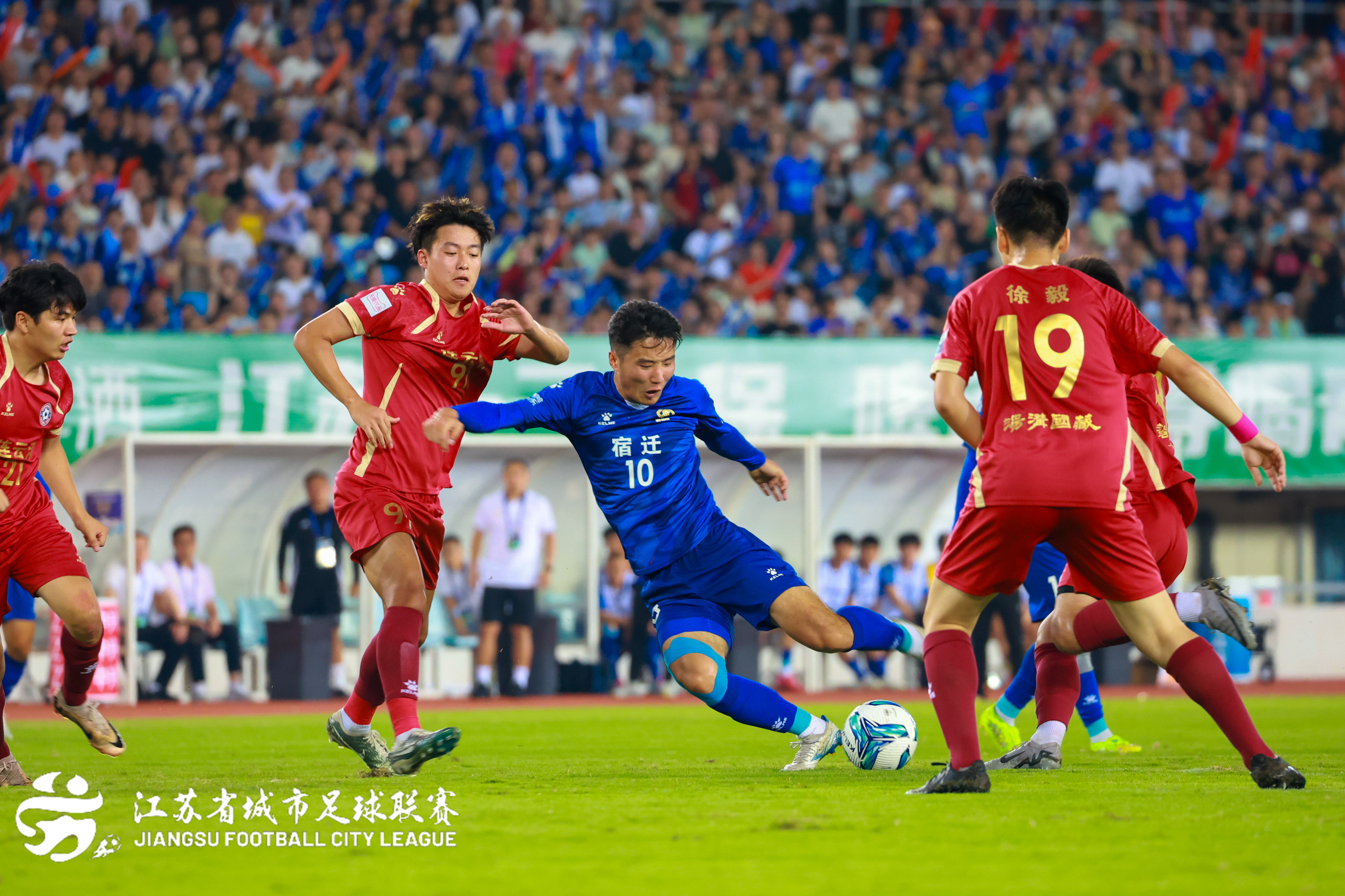 包含新赛季足球比赛火爆开战，球队备战势如破竹的词条