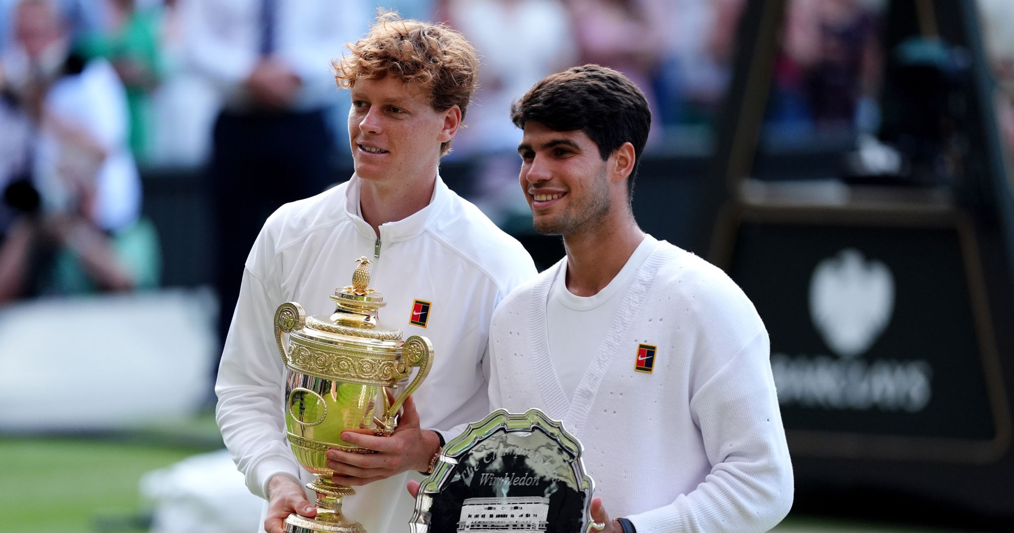 包含法兰克福取得联赛三连胜，士气高涨的词条