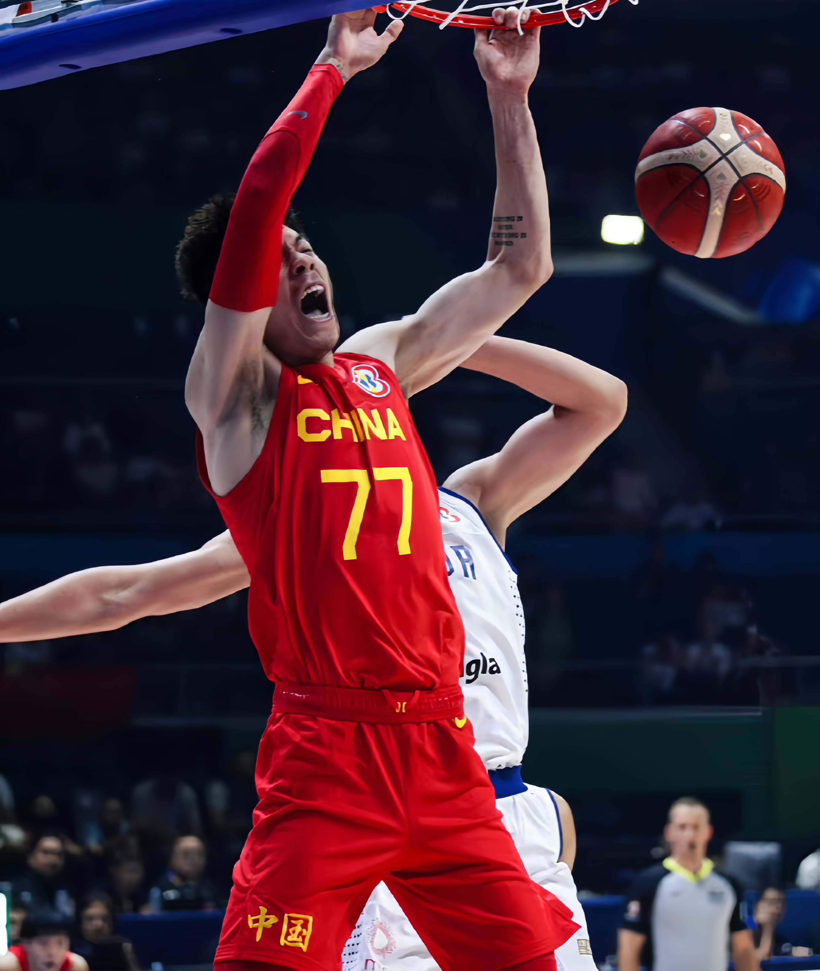 篮球新星首次入围国家队，为荣登场比赛的简单介绍